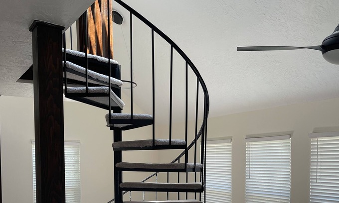 North Augusta House | Cozy 4 bedroom home with spiral staircase centrally located in North Augusta.