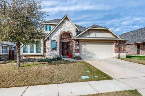 Little Elm House | Cozy 4 bedroom home with Greenbelt views in Oak Point