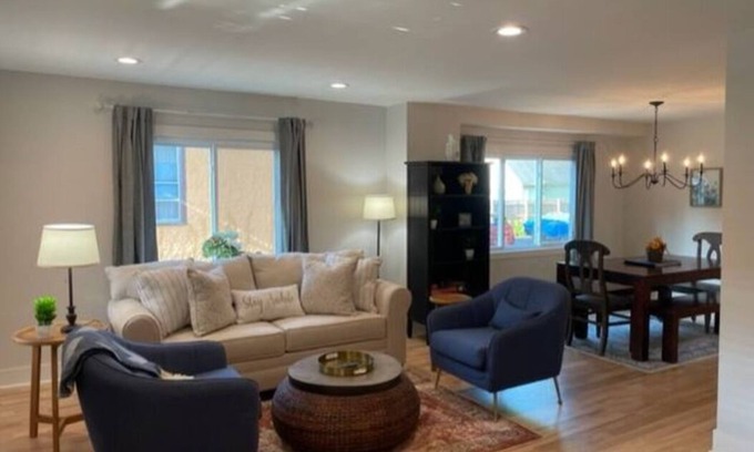 Libertyville House | Cozy 4-bedroom house in welcoming Libertyville with AC, WiFi