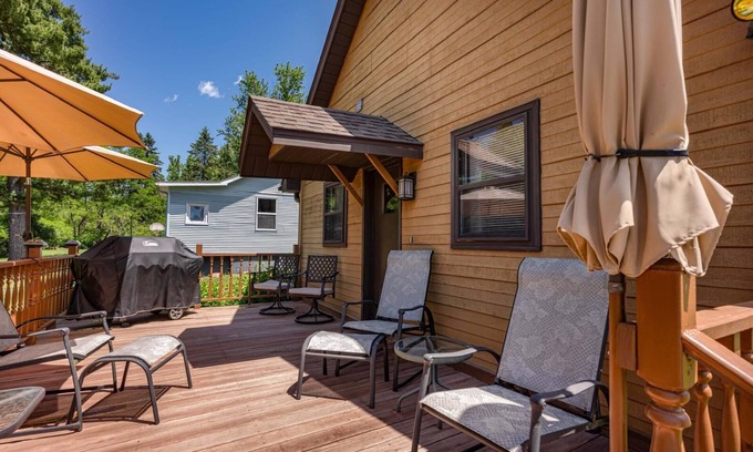 Wisconsin Dells Cabin | Cozy 4-bedroom cabin with WiFi, AC in fabulous Wisconsin Dells