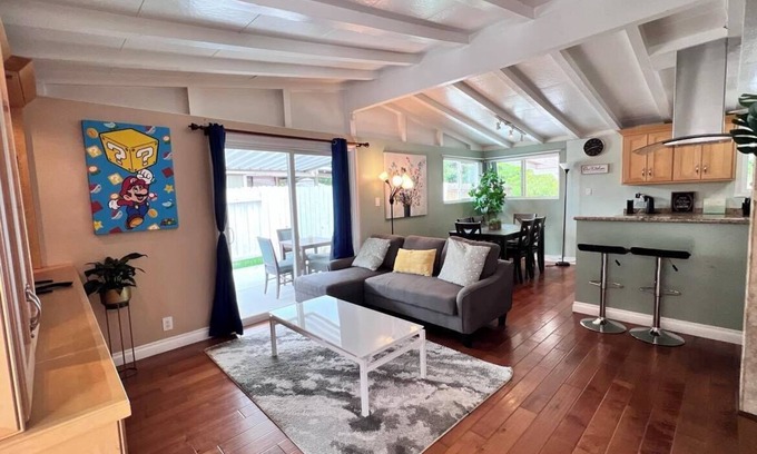 Sherwood Forest and Thistle Development House | Cozy 4 bedrooms family house near Disneyland and Convention Center.