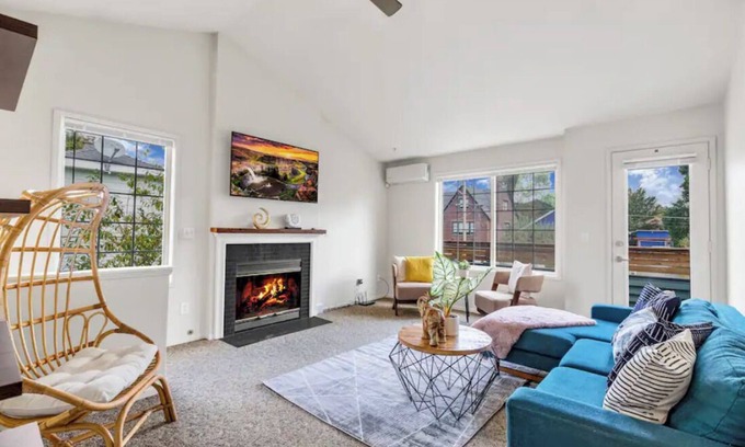 Whittier Heights House | Cozy 4 beds Ballard House w/Private Yard & Balcony