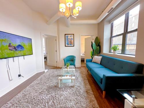 Near South Side Apartment | Cozy 420-Friendly 3BR City Retreat Near McCormick Place, Grant Park and Soldier Field
