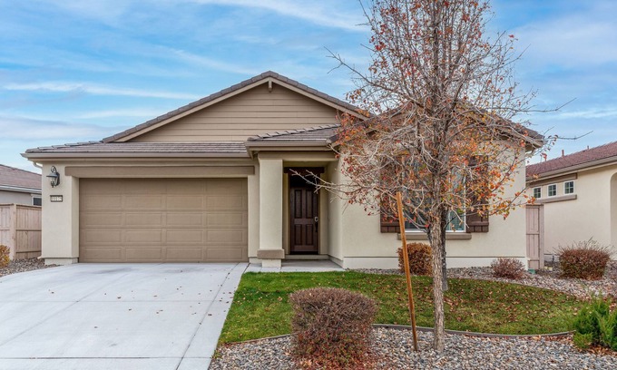 Reno House | Cozy 4BD Sleeps 10 Near Airport Backyard WiFi Family Friendly Spacious Parking
