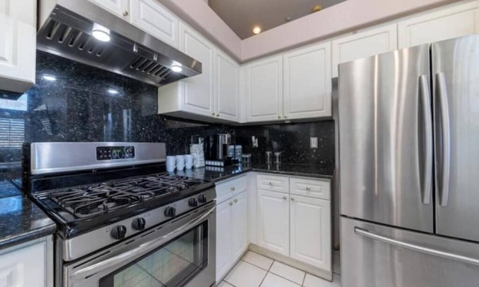 Redlands House | Cozy 4bd Villa by Hospital