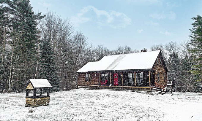 Stratton House | Cozy 4Bdrm Home Conveniently Located Between Stratton and Mount Snow with WiFi!