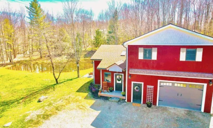 Wolcott House | Cozy 4BR Cottage, pond, firepit, 20 min to Stowe!