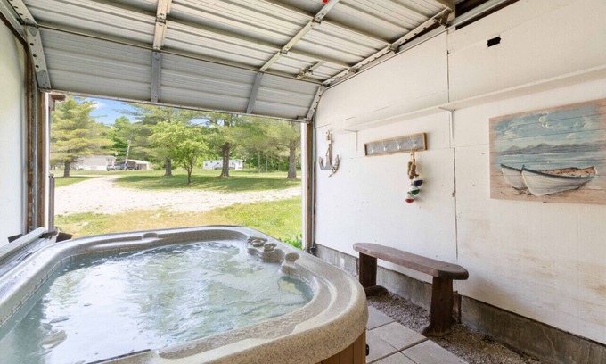 Taswell House | Cozy 5 Bedroom House - 1 Minute From Patoka Lake!