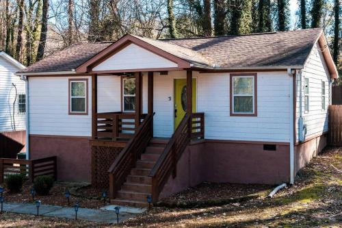 Atlanta House | Cozy 5 Minutes Uber to Falcons/Hawks/Soccer arena.