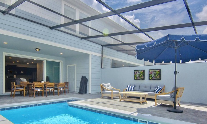 Davenport House | Cozy 5BD/4.5BH - w/private POOL 8mi from Disney!