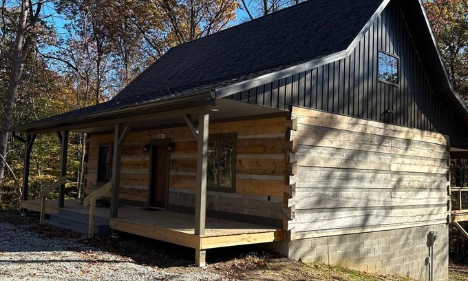 Helmsburg Cabin | Cozy 6 Person Cabin in Brown County, Indiana