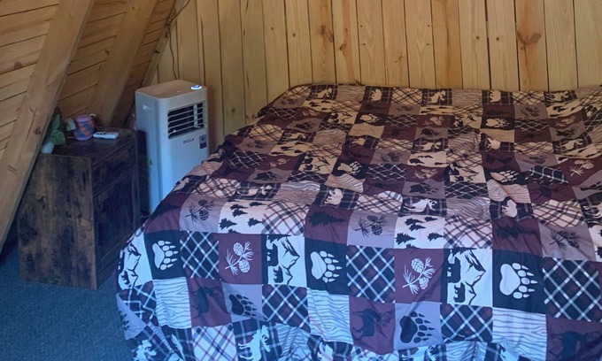 Decaturville Cabin | Cozy a frame cabin