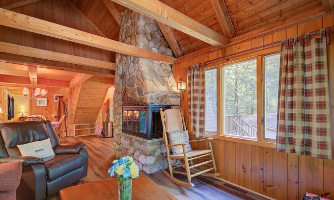 Alton Bay House | Cozy A-frame Cabin- Walk to Hills pond/Sunset lake- 20 mins to gunstock