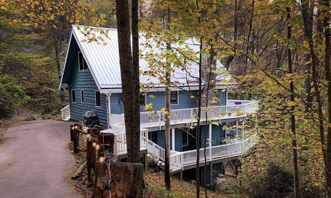 Cullowhee Ski Chalet | Cozy A Frame Cottage above Lake Glenville - Pet Friendly