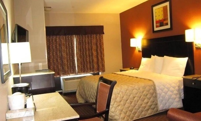 Monmouth Junction Hotel | Cozy Amenities & Complimentary Breakfast Close to Golf Clubs