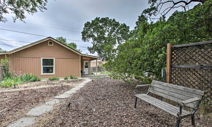 Atascadero Cottage | Cozy Abode w/Patio, 16 Mi to San Luis Obispo