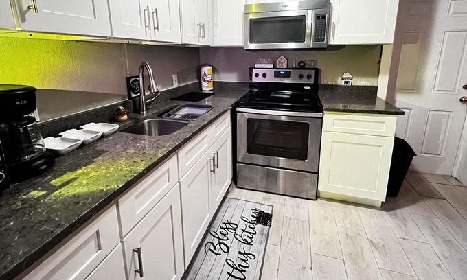 Winter Garden House | Cozy Affordable 2/1 Lovely Home Close to everything and Disney