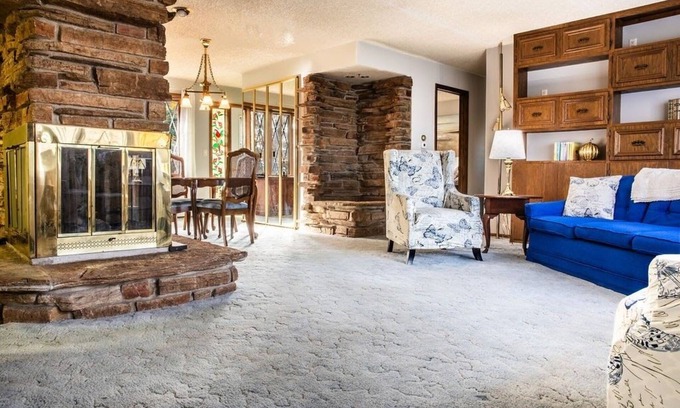 Sheboygan House | Cozy and charming country estate less than 5 minutes from Whistling Straits!