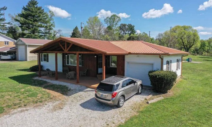 French Lick House | Cozy and comfy Golf Course Cottage