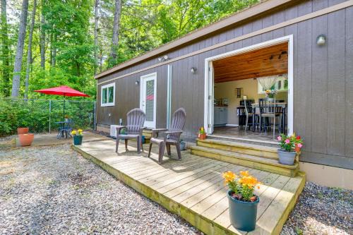 Blairsville Apartment | Cozy and Convenient Blairsville Cabin with Deck!