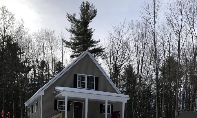 Danbury House | Cozy and convenient home, just half a mile from Ragged Mountain!!