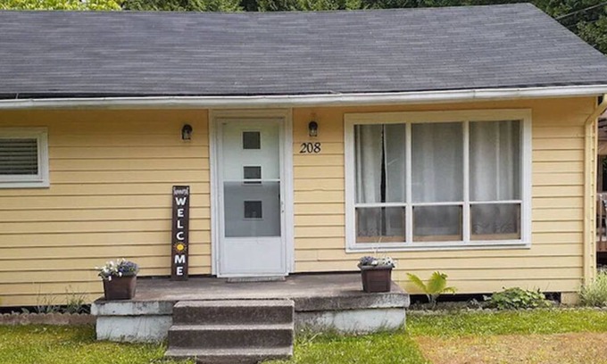 Sauble Beach Cottage | Cozy and Fresh Cottage, walk to the beach in minutes!