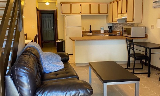 Tallahassee House | Cozy and just upgraded Townhouse Near Parks, lakes, trails and Universities