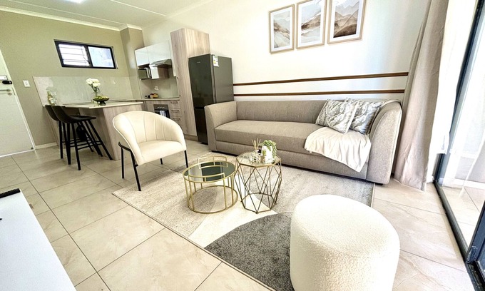 Greater Johannesburg Metropolitan Area Apartment | Cozy and luxurious, Infinitypool - Canvas 82 apartment, 7 mins from Fourways