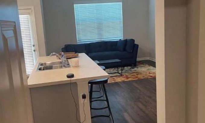 Riverdale House | Cozy and Quiet Townhouse