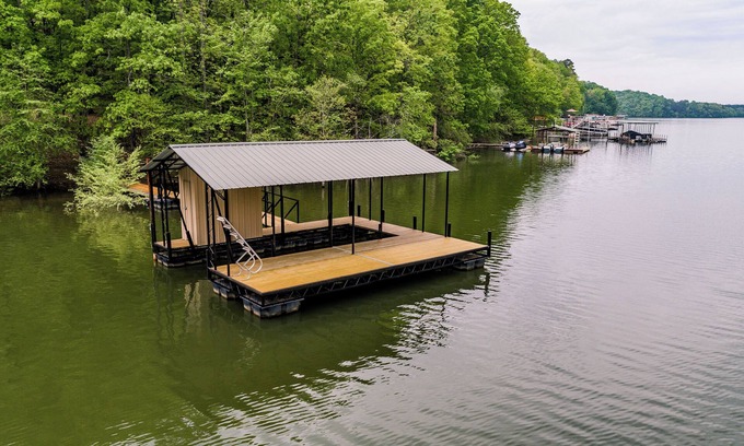 Gainesville House | Cozy and serene fishing cabin, Family Traditions, private dock and lake views.