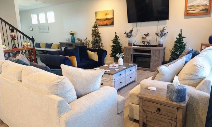 Noblesville House | Cozy and Spacious home near Ruoff, Grand Park, Conner Prairie & Clay Terrace
