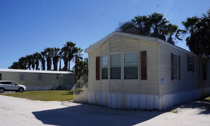 Taylor Creek House | Cozy and spacious one 1/1 with Living Room space fully furnished.