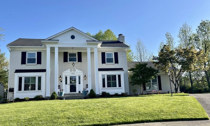 Jeffersontown House | Cozy and Updated Louisville Home with 4 bedrooms and a pool table and gym!