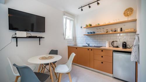 Skaljari Apartment | Cozy apartment, 10 minutes walking distance from the Old Town