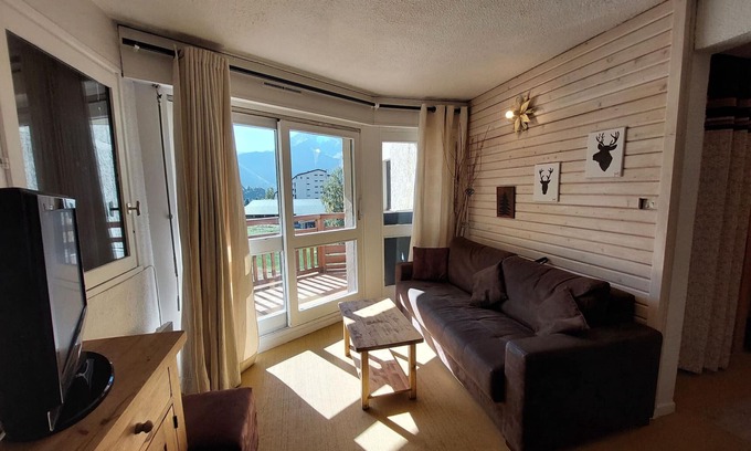 Les Deux Alpes Apartment | Cozy apartment for 6 at the foot of the slopes with parking and pets allowed