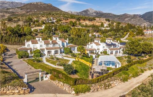 Alcaucin Apartment | Cozy Apartment In Alcaucín With Wifi