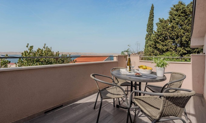 Ribarica Apartment | Cozy apartment in Cesarica with kitchen