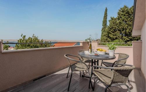 Ribarica Apartment | Cozy Apartment In Cesarica With Kitchen