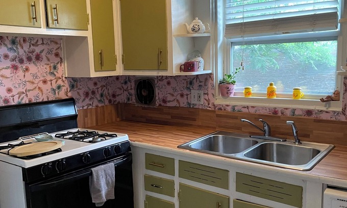 Poncey-Highland Apartment | Cozy apartment in Midtown!