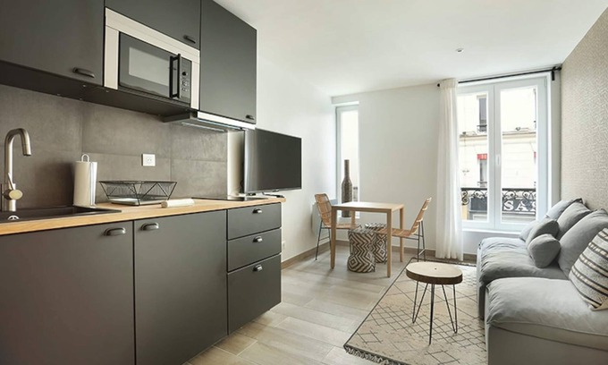 11th Arrondissement Apartment | Cozy Apartment in the Center of Paris 2 Bedrooms