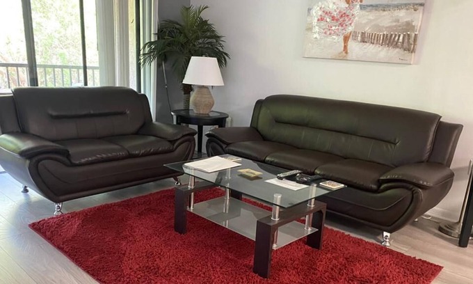 Tropic House | Cozy Apartment Located in Prime Location