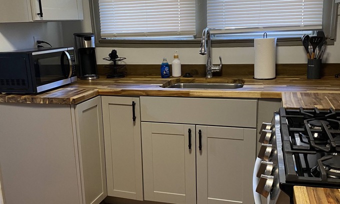 Mapleton/Fall Creek Apartment | Cozy Apartment minutes from Downtown! Perfect for work from home travelers