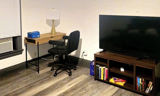 Rockford Apartment | Cozy apartment near downtown RFD