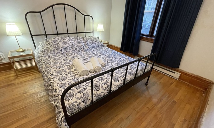De Lorimier Apartment | cozy apartment next to Lafontaine park