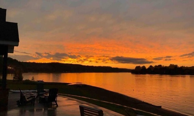 Houghton Apartment | Cozy apartment on the water and the trail. One mile from downtown Houghton.