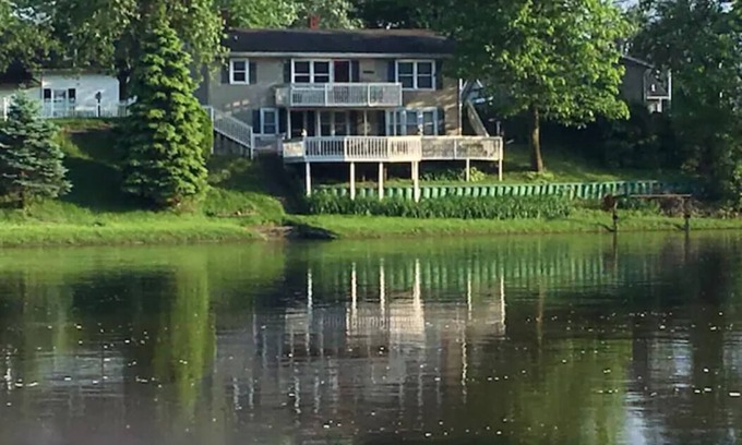 Monticello House | Cozy Apartment on Tippecanoe River