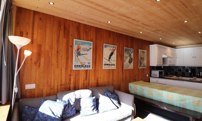 Le Lavachet Apartment | Cozy Apartment · Ski-in/Ski-out · Balcony · 6 Guests · South-Facing
