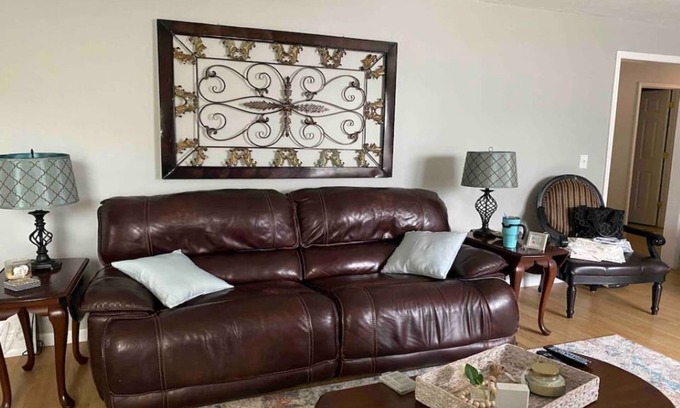 Kodak House | Cozy Apartment (sleeps 6)