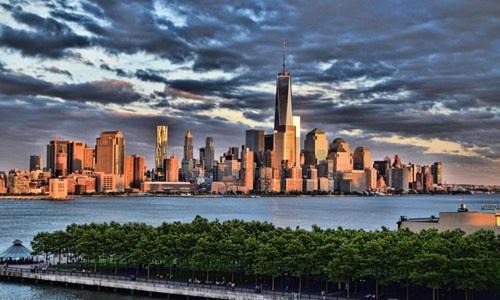 The Heights House | Cozy apartment with city skyline. Easy commute midtown Manhattan.