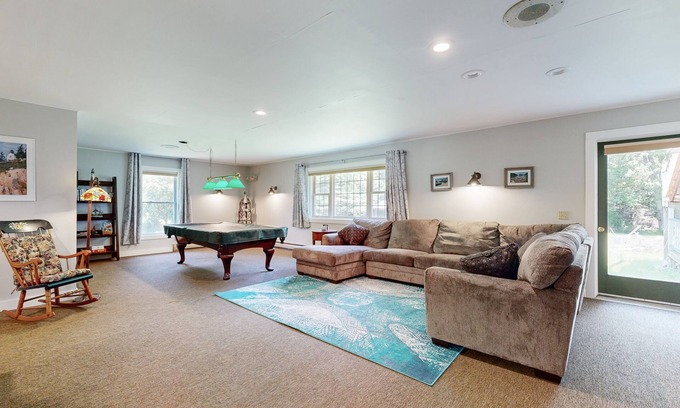 Bass Harbor Apartment | Cozy Apartment with Stunning Views and Private Pool Table